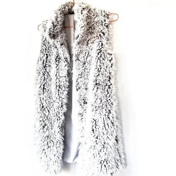 love token white faux fur button up vest with pockets - Picture 1 of 6